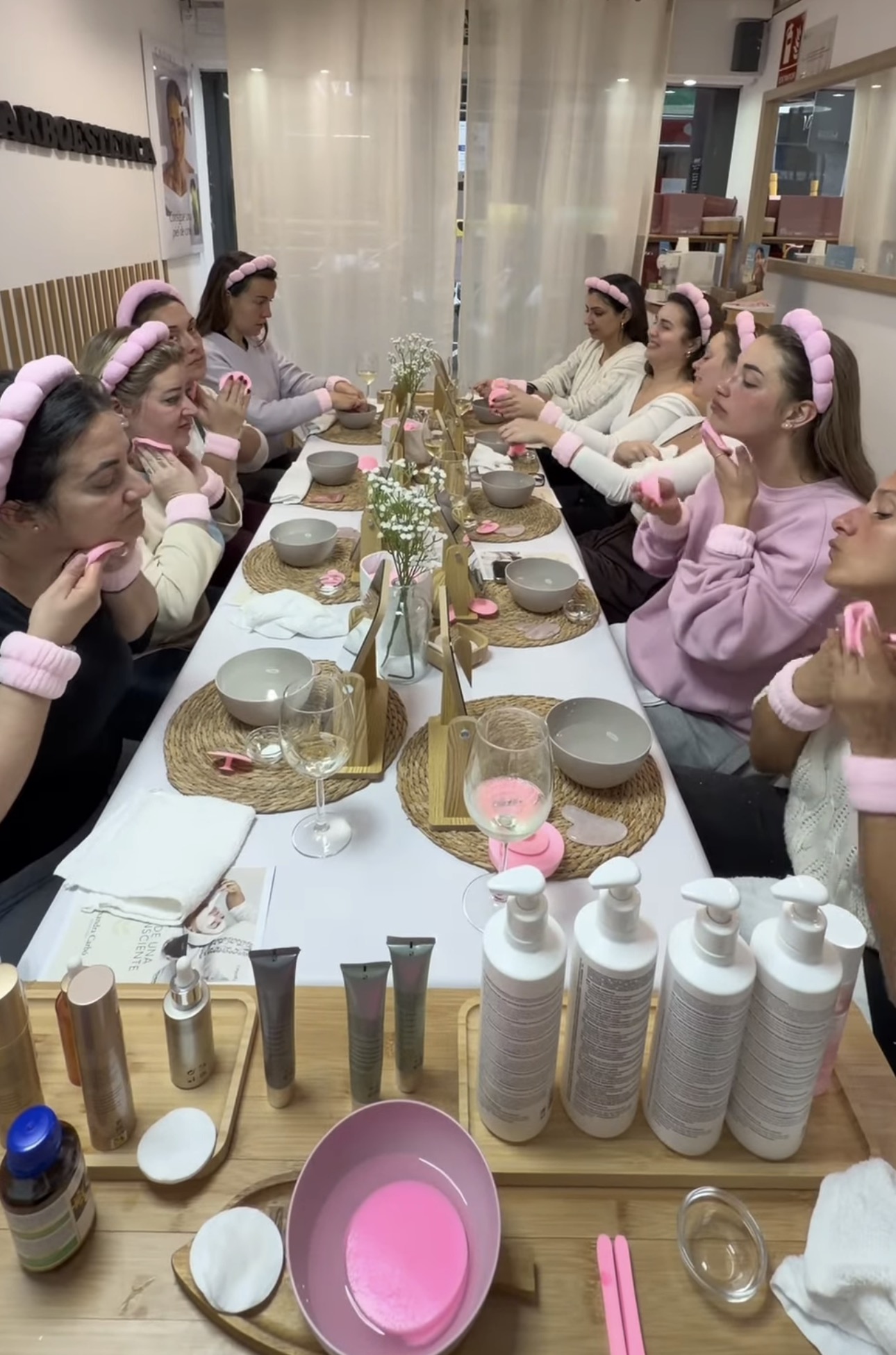 Sesión grupal de cuidado facial